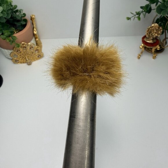 Zara Faux Fur Statement Rings Set of 2 Bold Fluffy Limited Edition NWOT - Picture 7 of 9